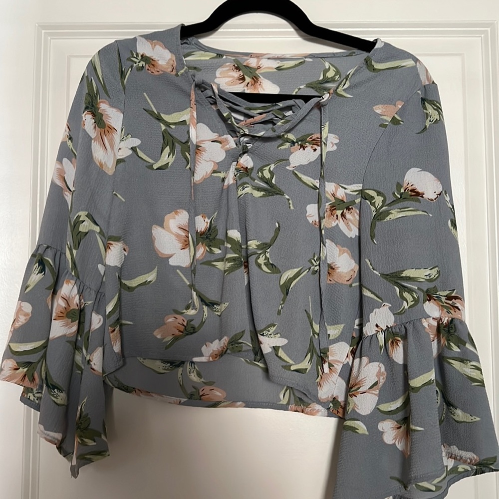 Size S floral top